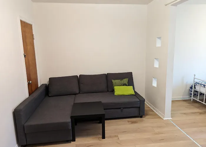Harmony Room Near Metro Monk Station With Self Check-In Montreal