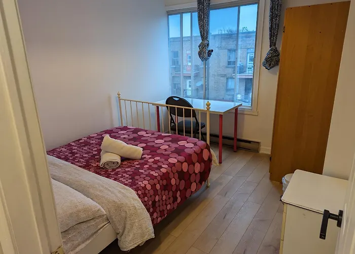 Harmony Room Near Metro Monk Station With Self Check-In Montreal